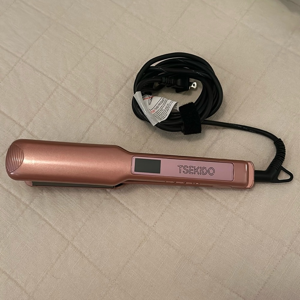 Hair crimper. Amazon. Excellent condition.